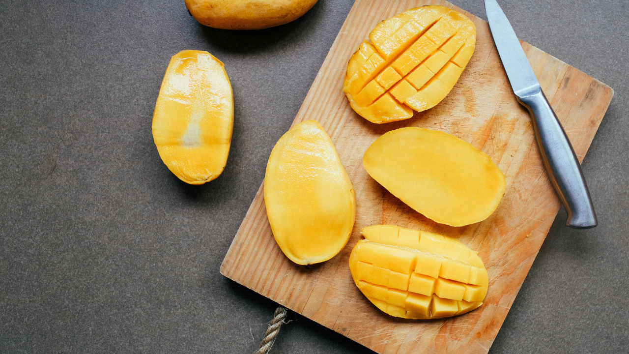 Sliced mangoes